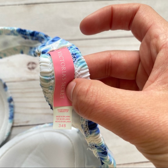 Victoria’s Secret Blue White Tie Dye Smocked Bandeau Swim Top - Picture 4 of 4